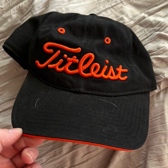 Men’s fitleist cap. - Picture 1 of 3